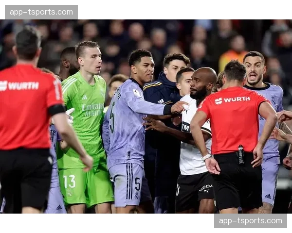 实时：UWW积分赛阿拉木图站，裁判一次争议判罚引发教练席抗议