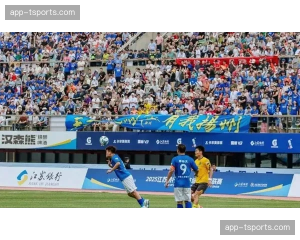 足球正经历-流媒体化-，比赛节奏被切割成短视频传播片段